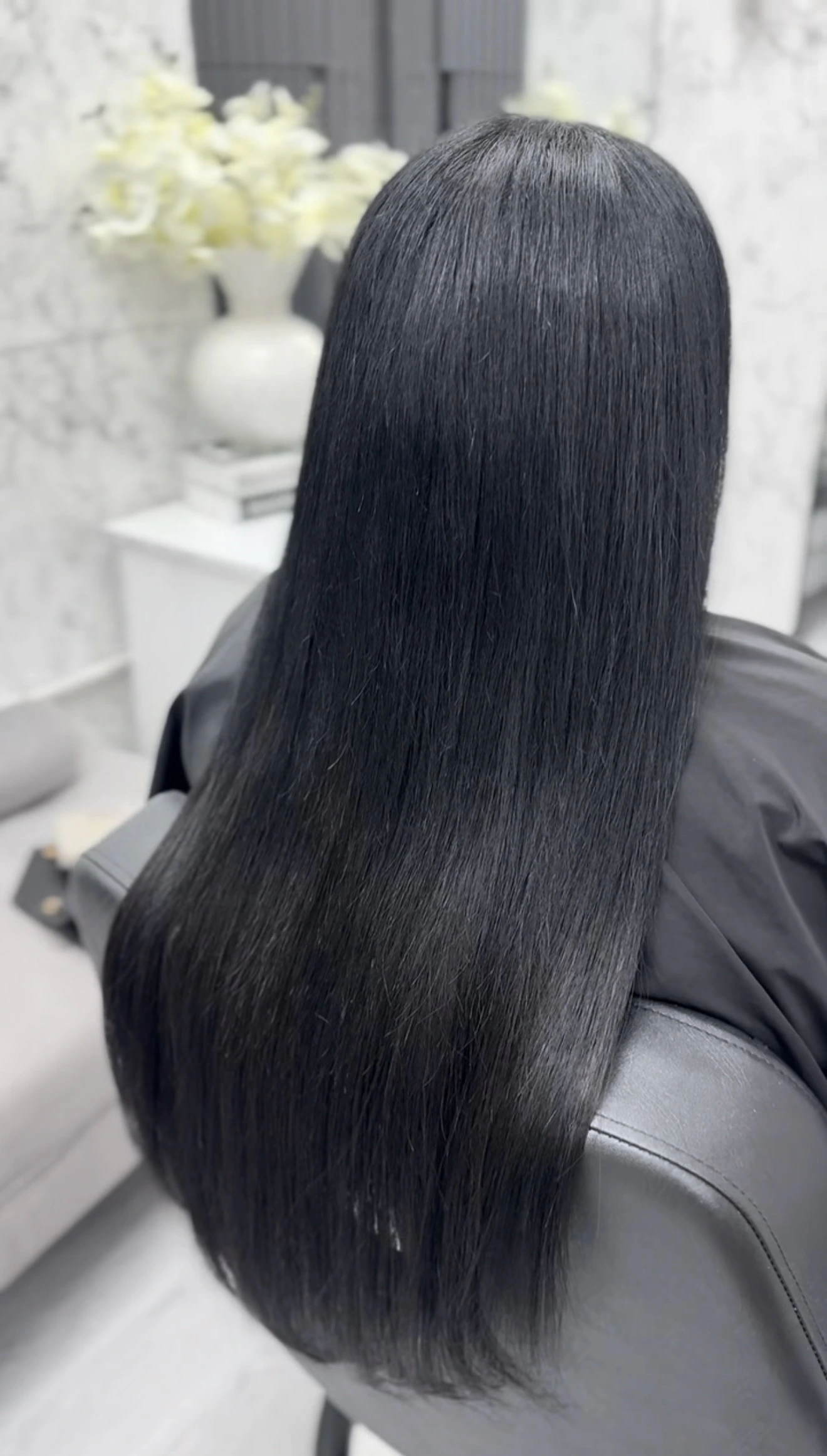 Langes glattes schwarzes Haar - Haarverlängerung Fulda